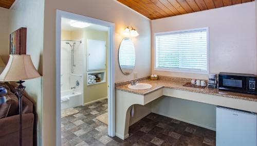 Redwood Suites - Guest Ratings and Reviews
