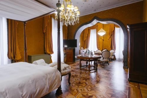 Relais & Chateaux Villa Crespi - Amenities and Services