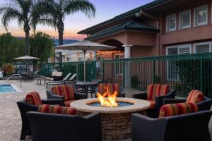Residence Inn by Marriott Santa Clarita Valencia - Location and Accessibility