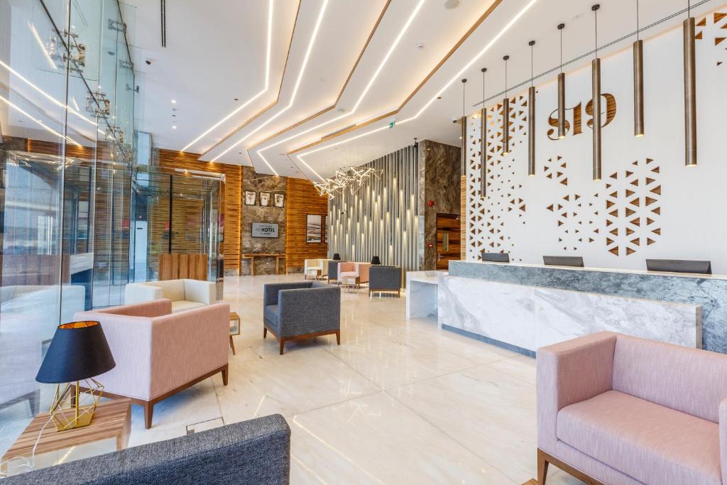S19 Hotel-Al Jaddaf Metro Station Review