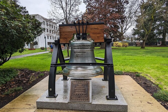 Salem Oregon Scavenger Hunt Walking Tour and Game - Meeting Point and End Location