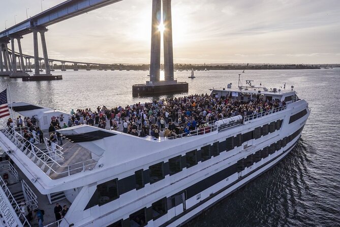 San Diego Christmas Eve Dinner Buffet Cruise - Inclusions and Amenities
