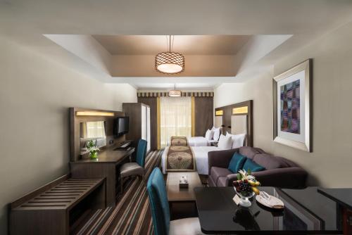 Savoy Central Hotel Apartments - Convenient Location and Accessibility