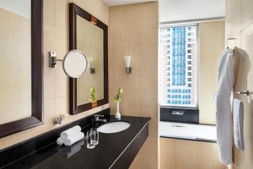 Shangri-La Apartments - Accommodation and Room Amenities
