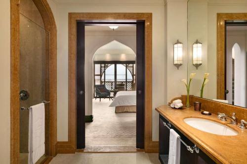 Shangri-La Qaryat Al Beri, Abu Dhabi - Room Amenities and Accommodations