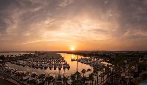 Sheraton San Diego Hotel & Marina - Accommodations and Amenities