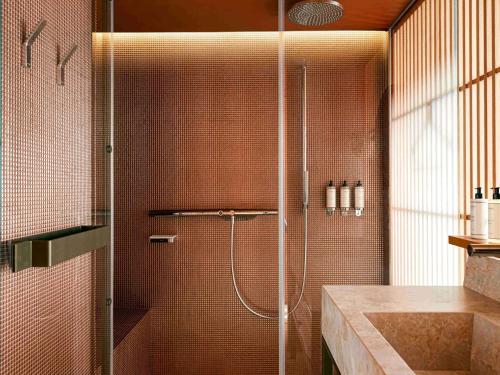 SO/ Paris Hotel - Location and Accessibility