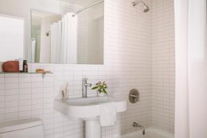Sonder at The Nash - Modern Amenities