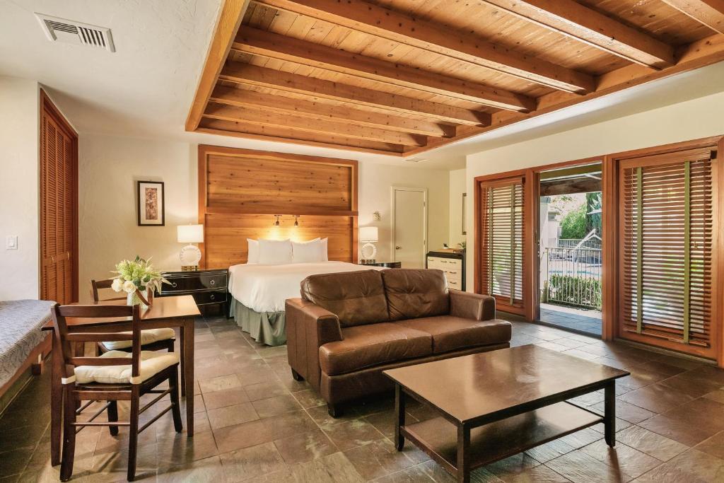 Sonoma Coast Villa - Accommodations and Amenities