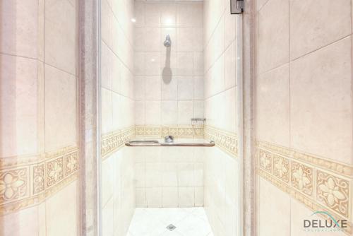 Splendid 5BR Villa at Canal Cove Palm Jumeirah by Deluxe Holiday Homes - Accommodation Details
