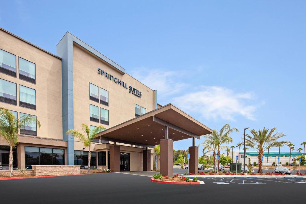 SpringHill Suites by Marriott Escondido Downtown - Room Types and Amenities
