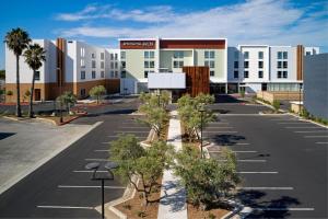 SpringHill Suites by Marriott Los Angeles Downey - Guest Amenities and Facilities