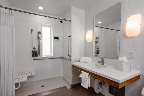 SpringHill Suites by Marriott Oceanside Beach - Facilities and Amenities
