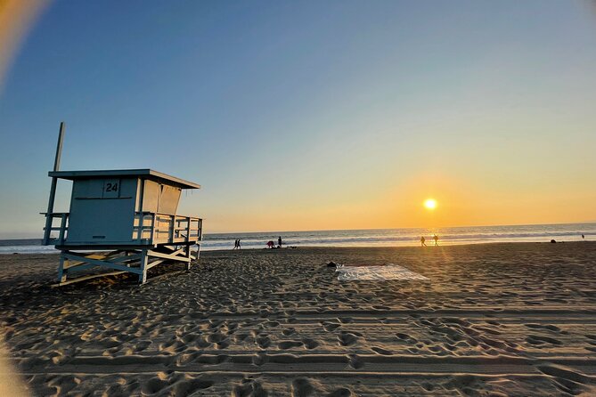 Stretch and Sip: Yoga With Fresh Juice on Santa Monica Beach - Yoga With a View