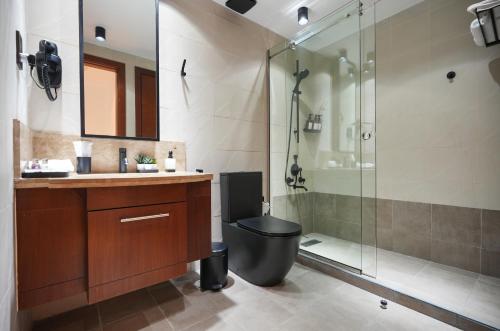 Stunning Fountain View in Downtown, Next to Burj Khalifa Only 5minutes Walk From Dubai Mall - Accommodation Details and Amenities