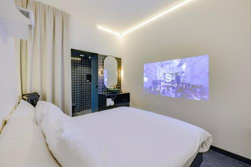 SUPPER Hotel - Accommodation Details