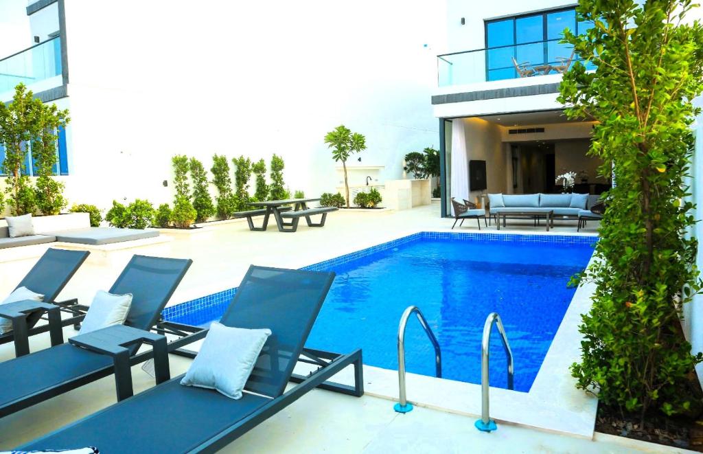 The Blue Ocean Luxury Villa 5 BR – Al Dana Island Fujairah Review