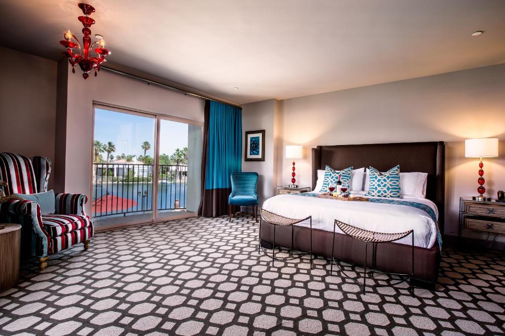 The Chateau at Lake La Quinta - Accommodations and Amenities