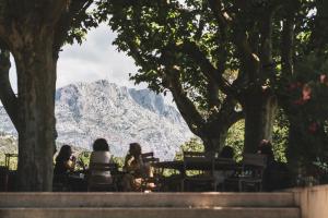 The Lodges Sainte-Victoire Hotel & Spa - Deluxe Accommodations and Amenities