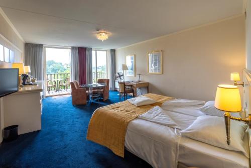 The Maas Hotel - Guest Reviews and Ratings