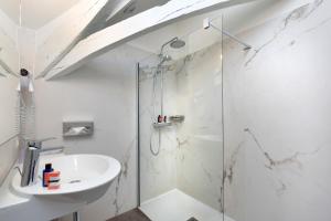 The Manor Les Minimes - Accommodation Details