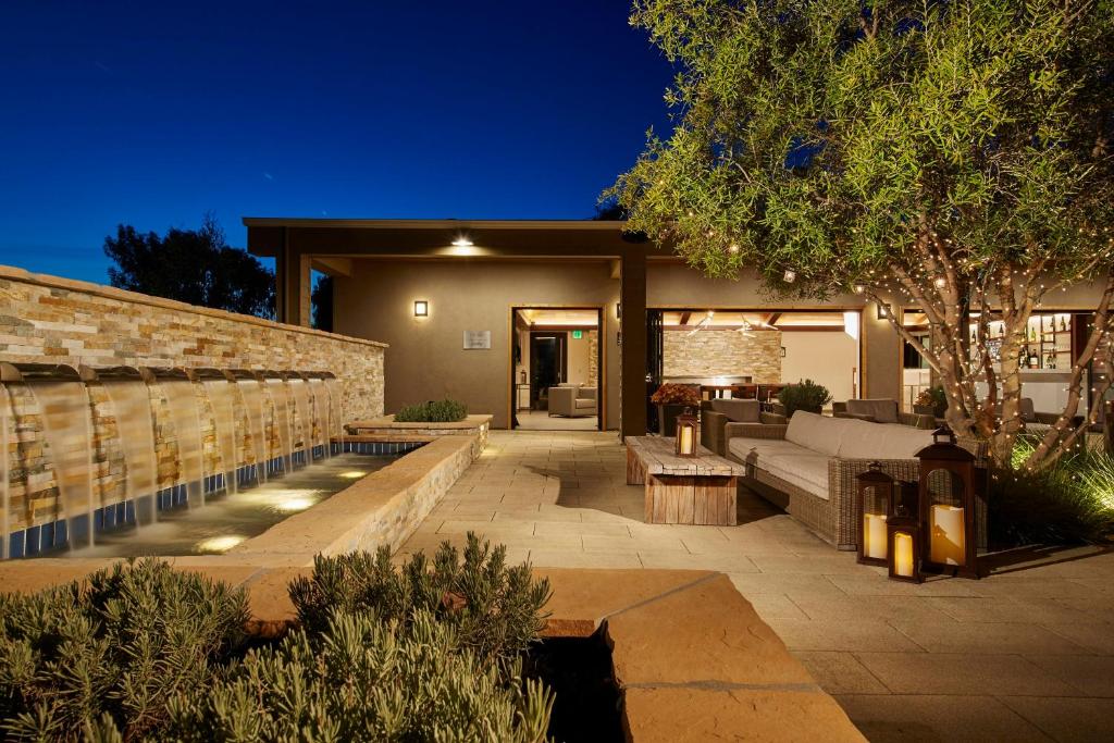 The Nest Hotel Palo Alto - Ideal Location Benefits