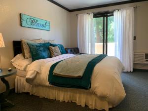 The North Shore Inn - Room Types and Amenities