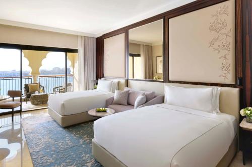 The Ritz-Carlton Abu Dhabi, Grand Canal - Luxurious Accommodations