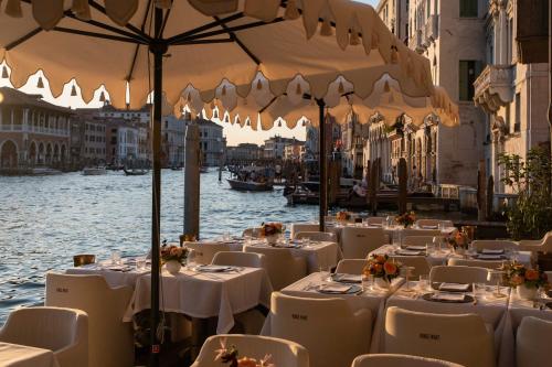 The Venice Venice Hotel - Amenities and Services
