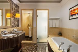 The Westin Dubai Mina Seyahi Beach Resort and Waterpark - Accommodation Offerings and Amenities