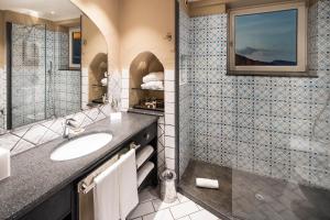 Therasia Resort Sea and SPA - The Leading Hotels of the World - Ideal Location in Vulcano