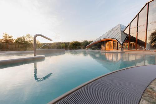 Thermae 2000 - Accommodations and Amenities