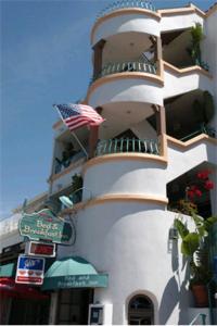 Tropicana House - Accommodations