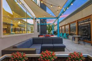 Tru By Hilton Lathrop - Amenities and Accessibility