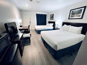 University Park Inn & Suites - Guest Services and Amenities