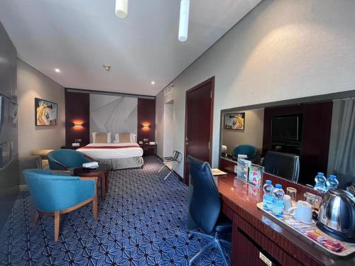 Versailles by Vieras Hotel - Rooftop Pool and Fitness Amenities