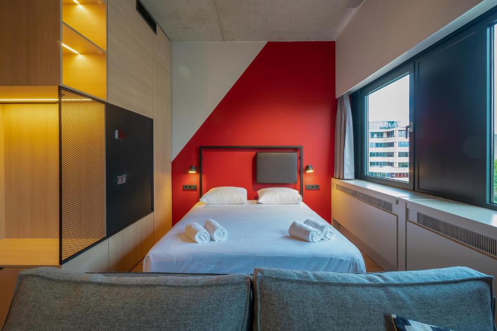 Via Suites - Accommodation and Amenities