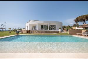 Villa Escargot Luxury in Costa Rei Beach - Amenities and Services