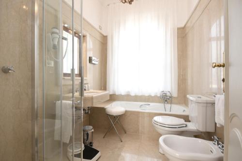 Vittoria Hotel - Amenities and Services