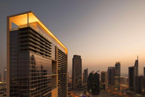 Waldorf Astoria Dubai International Financial Centre - Elegant Accommodations and Amenities