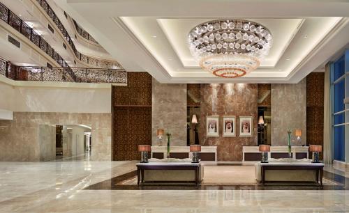 Waldorf Astoria Dubai Palm Jumeirah - Sophisticated Accommodations and Amenities