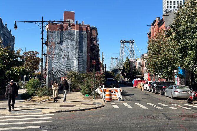 Williamsburg Walking Tour: History, Hipsters, Hasids & Hops - Taking in the Hasidic Jewish Community