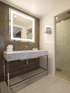 Woodcrest Hotel Cupertino - Guest Experiences