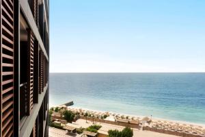 Wyndham Garden Ajman Corniche - Dining Experience