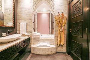 Zabeel Saray Royal Residences Lagoon Villa - Luxurious Amenities and Facilities