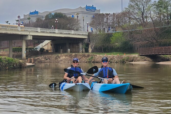 2-Hour Downtown Houston Skyline Paddleboard and Kayak Rentals - Meeting Point and Parking Information