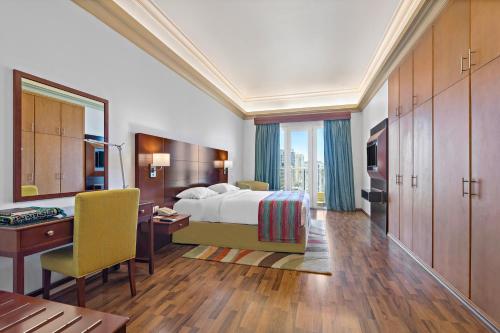 Al Khoory Hotel Apartments Al Barsha - Dining and Amenities