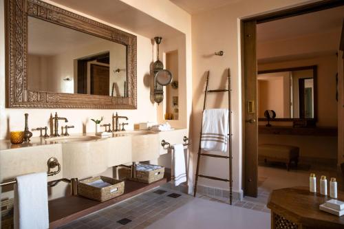 Al Wathba, a Luxury Collection Desert Resort & Spa, Abu Dhabi - Dining and Culinary Experiences