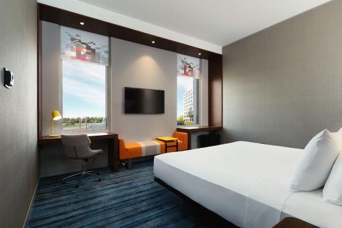 Aloft Dubai South - Rooms and Amenities
