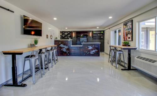 Americana Modern Hotel - Accommodation Options